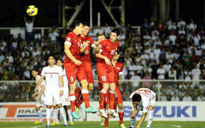 Hạ Philippines, Singapore vào chung kết AFF Cup