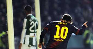 Messi nối dài siêu kỷ lục, Barca ‘đánh’ dập đầu rắn