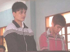 Hai kẻ ném đá chết người lãnh án