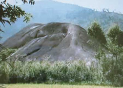 Giải mã bí ẩn 'hòn đá biết đi' ở Tây Nguyên