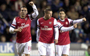 Thắng tưng bừng, Arsenal áp sát Chelsea