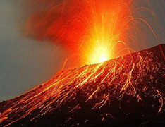 Video: Núi lửa phun trào ở Ecuador