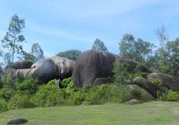 Ảnh: Núi đá di tích quốc gia thành...bãi tha ma