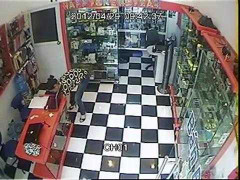 Nữ khách đi xe SH, trộm điện thoại trong nháy mắt