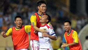 Trọng Hoàng ở SLNA: 1 tỷ hoặc không gì cả