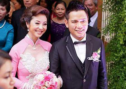 Không trăng mật, Jennifer Phạm miệt mài chạy sô