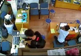 10 vụ trộm đình đám năm 2012 bị camera phanh phui