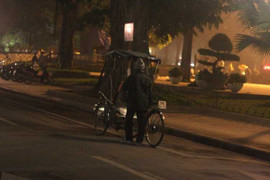 Người Việt làm gì trong thời khắc sang 'ngày tận thế'?