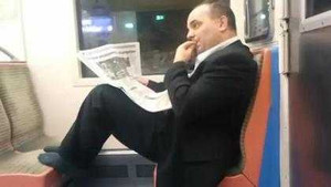 Hành động phát ớn trên tàu điện ngầm