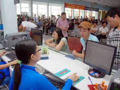 Dân lại mời Bộ trưởng Thăng mua vé tàu Tết