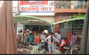 TP.HCM: Bị cướp chém gục tại chỗ, cướp xe