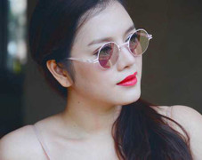 Lý Nhã Kỳ khổ sở diện giày cao 20cm