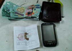 Nam sinh mang tiền âm phủ đi cướp vàng