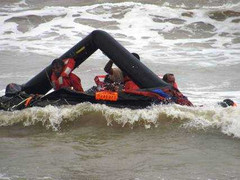 Cứu 5 thuyền viên Myanma trên tàu 30.000 tấn bị gãy đôi