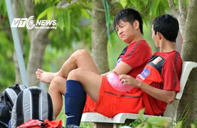 Văn Quyến bán đất để trả nợ