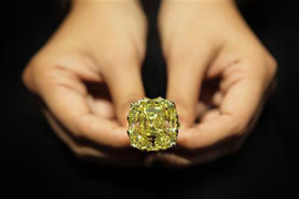 Kim cương bạc tỷ làm mê mẩn nhà giàu Singapore