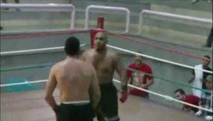 Võ sĩ gục tại chỗ vì tỏ ra nguy hiểm