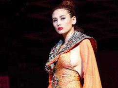 Nhà thiết kế đổ lỗi cho Hoàng Yến vụ mặc hở ngực