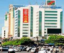 Bị vây bắt, kẻ nổ súng trước Agribank tự sát