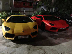 Bộ đôi Lamborghini Aventador ở VN hội ngộ