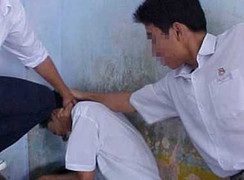 Nữ sinh 'ăn miếng trả miếng' với thầy ngay tại lớp