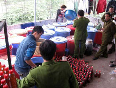Hà Nội: Đột kích kho rượu chứa chất ma túy