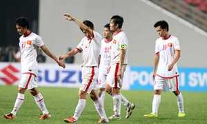 Cầu thủ Việt: Đừng sống ở 'thế giới khác'