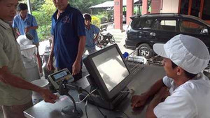 Doanh nghiệp sữa đầu tiên có hệ thống thu mua tự động