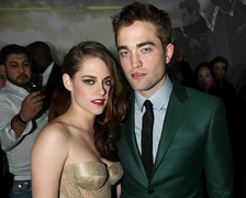 Chị gái bực tức vì Robert tha thứ cho Kristen Stewart