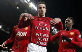 Van Persie ghi bàn, MU tặng quà hoàn hảo cho Sir Alex