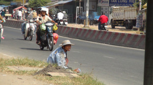 'Cái bang': Ngày liệt, tối...nhảy tưng tưng