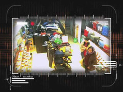 2 cụ bà trộm đồ trong cửa hàng bị camera phanh phui