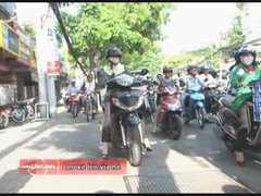 TP.HCM: Dân tạo 'thế gọng kìm' ngoạn mục trên vỉa hè