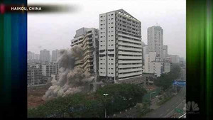 Trung Quốc: Đánh bom sập nhà như phim Mỹ