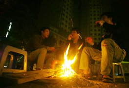 Video: Hà Nội về đêm những ngày giá rét có gì lạ?