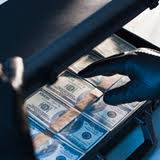 Thiếu nữ tấn công người tình 'đại gia' cướp tiền