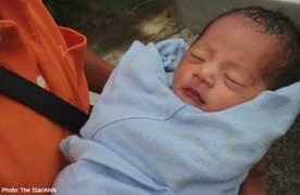 Thương tâm bé 1 ngày tuổi bị mẹ bỏ rơi tại bãi rác