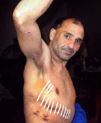 Bị xay trong máy trộn bê tông vẫn sống sót