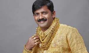 Doanh nhân may áo bằng vàng ròng để tìm bạn gái