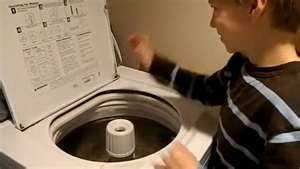 Ngạc nhiên bé 10 tuổi biến máy giặt thành trống