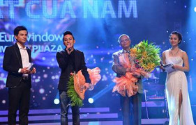 Chiếc khăn piêu đánh bật Uyên Linh như thế nào?