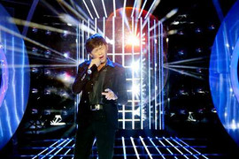 Xem Hoài Linh cải trang thành Tuấn Ngọc