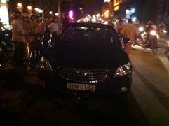 Tài xế say xỉn, ô tô 'đại náo' phố Sài Gòn