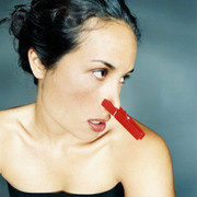 Biến mũi tẹt thành mũi 'Tây' chỉ 20.000 đồng