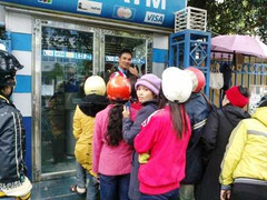 Thu phí nội mạng, ATM không để hết tiền quá 4 giờ