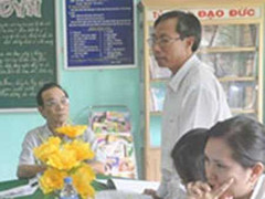 Nữ sinh 'chửi' thầy trên Facebook: Ai sẽ dạy trẻ hư?