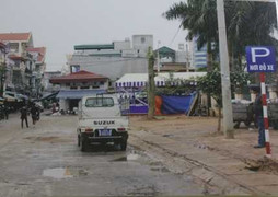 Cấm xe 'bất ngờ', hàng trăm hộ dân điêu đứng