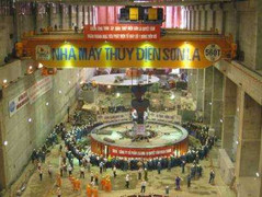 'Tay phù thủy hóa phép' và chiếc cần cẩu ngàn tấn