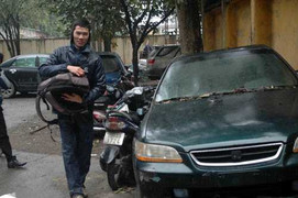 Tận mắt hàng trăm ô tô-xe máy 'sắt vụn' giữa Thủ đô