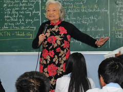 Giới trẻ thèm được học cô giáo 82 tuổi ở TP.HCM